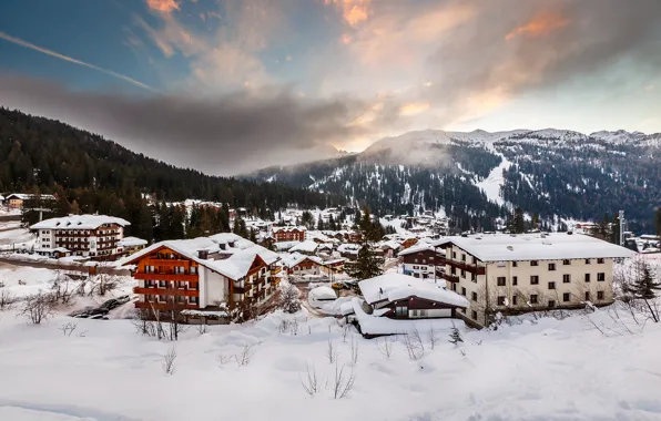 Картинка зима, снег, горы, город, здания, дома, Альпы, Италия