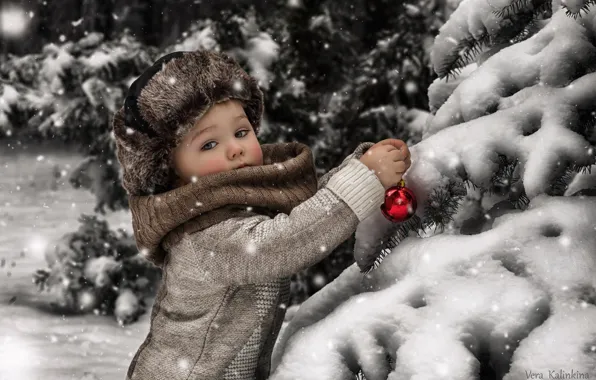 Картинка зима, снег, игрушка, елка, мальчик