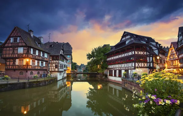 Цветы, мост, отражение, Франция, здания, канал, Страсбург, France