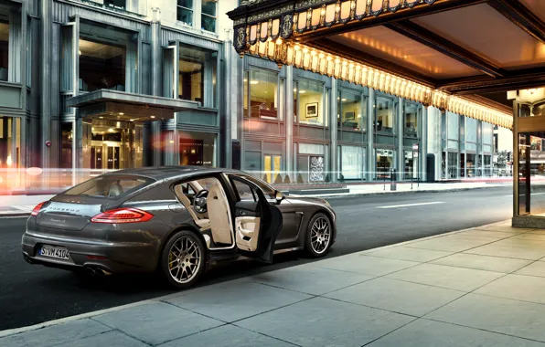 Картинка город, дома, Porsche, порше, панамера, витрины, 2015, Panamera 4S