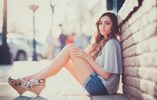 Картинка Girl, Beautiful, Model, Maria, T-shirt, Sitting, Shorts