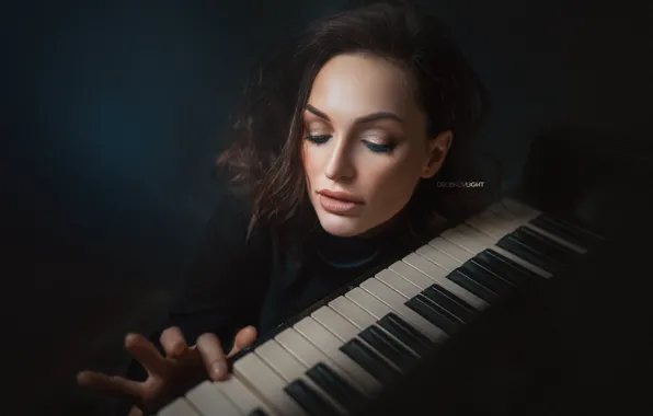 Поза, Девушка, брюнетка, клавиши, пианино, Alexander Drobkov-Light, Галина Голембовская