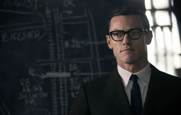 Очки, люк эванс, luke evans, великое ограбление поезда, The Great Train Robbery
