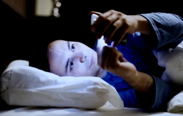 Картинка man, bad habit, using phone at night
