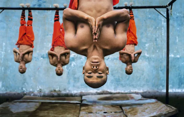 Картинка China, Китай, Мужчины, Upside down, Вверх ногами, Hunan Province, Шаолинь, Hanging
