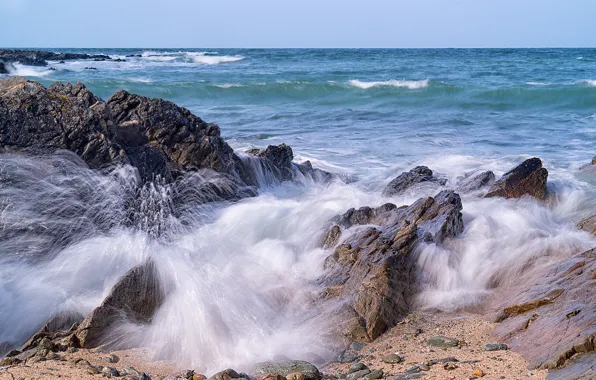 Картинка море, волны, камни, скалы, побережье, Уэльс, Wales, Anglesey County