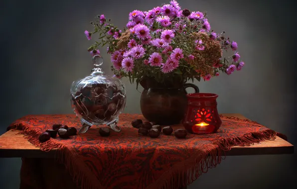Картинка цветы, ваза, сентябрь, хризантемы, каштаны, подсвечник, натюрморт, свеча