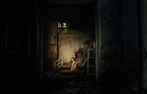 Картинка девушка, заброшенное здание, запустение, поддоны