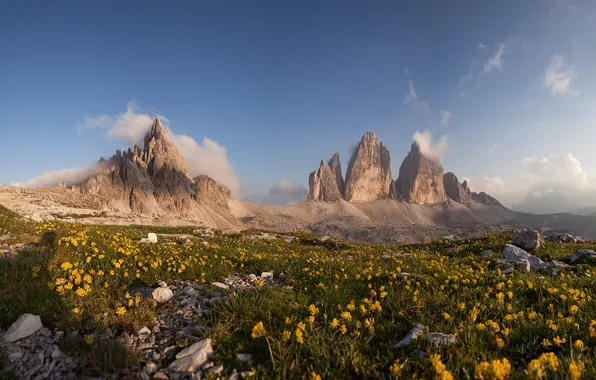 Небо, облака, цветы, горы