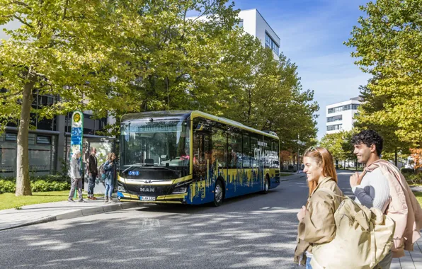 Картинка Дома, Дорога, Город, Деревья, Люди, Автобус, MAN, Electric bus