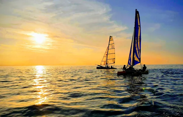 Море, закат, лодки, вечер, паруса, спортсмены, тренировка, спортивные катамараны