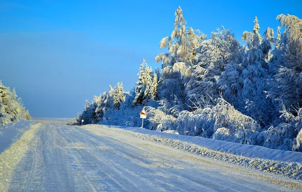 Картинка зима, дорога, лес, небо, облака, снег, деревья, пейзаж
