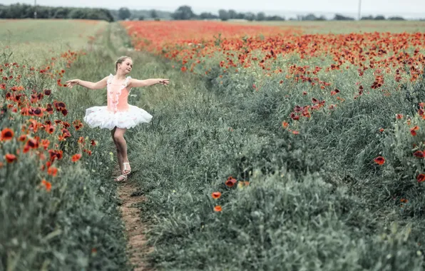 Поле, маки, танец, девочка