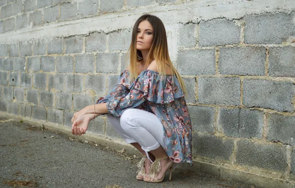 Картинка long hair, photography, women, brunette, blonde, high heels, pants, squatting