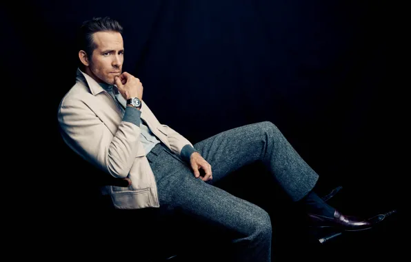 Поза, фон, часы, Ryan Reynolds, актёр