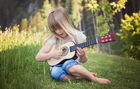 Лето, трава, природа, гитара, девочка, ребёнок