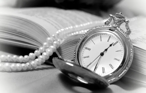 Часы, ожерелье, книга, винтаж