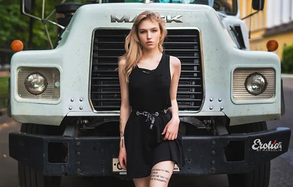 Картинка girl, dress, legs, photo, photographer, blue eyes, model, truck