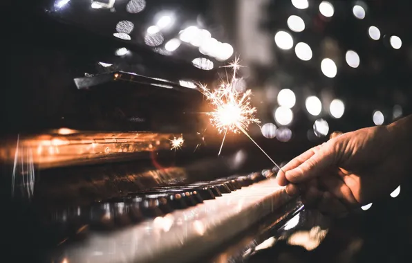 Музыка, праздник, пианино, бенгальские огни