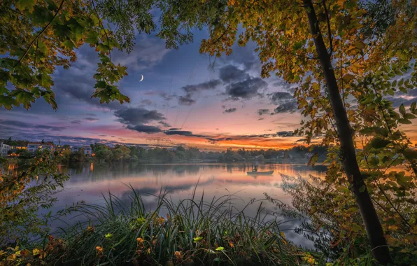 Картинка осень, деревья, закат, река, лодка, рыбак