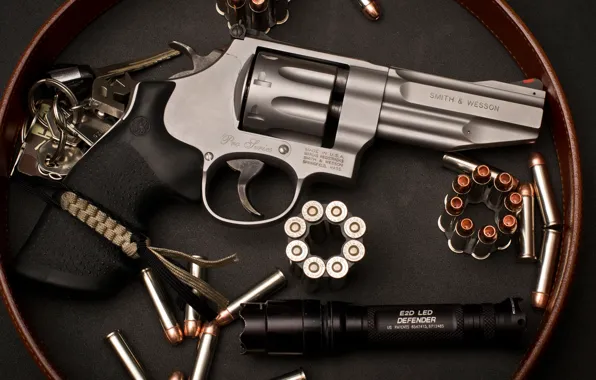 Фонарь, ремень, ключи, патроны, револьвер, Smith &ampamp; Wesson, pro series, Model 627