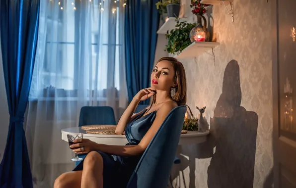 Взгляд, девушка, поза, комната, бокал, тень, макияж, окно