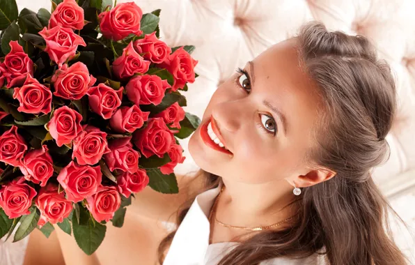 Картинка взгляд, девушка, цветы, улыбка, розы, макияж
