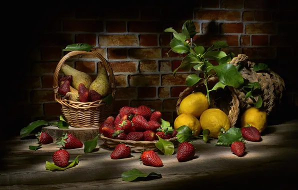 Картинка листья, ягоды, темный фон, еда, клубника, фрукты, натюрморт, корзинка