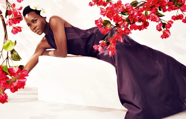 Картинка девушка, цветы, ветки, черная, афро, Lupita Nyong'o, атриса