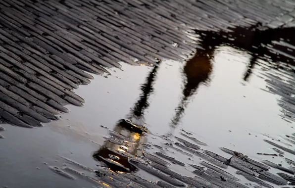 Картинка отражение, дождь, лужа, фонарь, мостовая