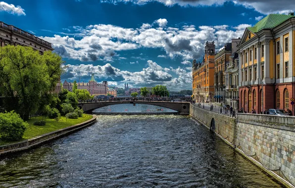 Картинка небо, облака, деревья, мост, река, дома, Стокгольм, Швеция