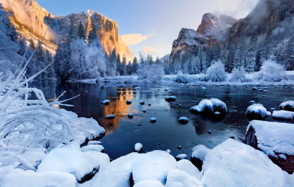 Картинка зима, лес, снег, закат, горы, туман, река, лёд