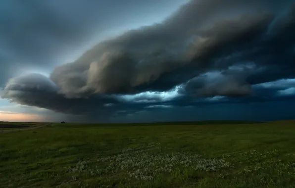 Поле, вечер, облако