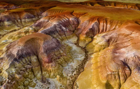 Colors, horizon, shapes, relief, reddish colors