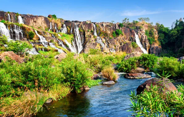 Картинка зелень, солнце, камни, скалы, водопад, Вьетнам, кусты