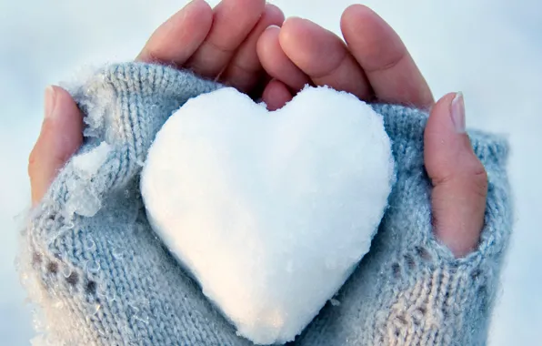 Картинка зима, снег, любовь, сердце, руки