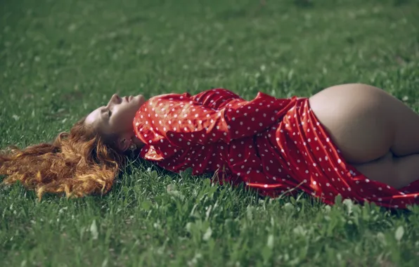 Попа, трава, девушка, красное, зад, платье, рыжая, girl