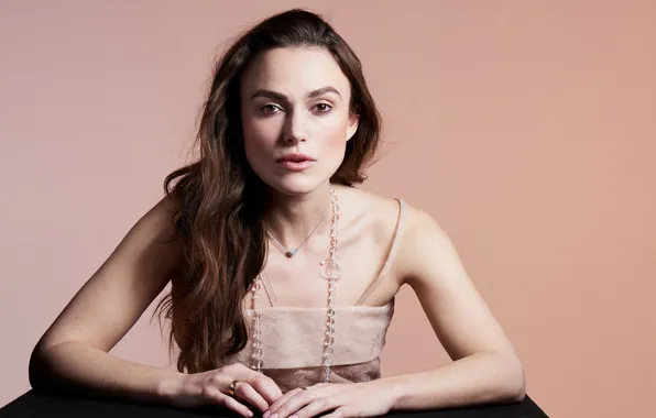 Взгляд, девушка, лицо, фон, актриса, цепочка, Keira Knightle