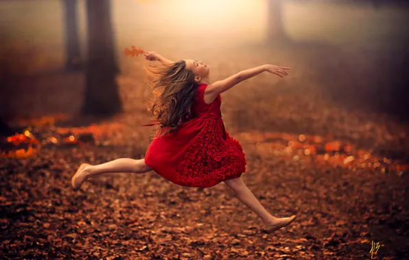 Картинка осень, листья, прыжок, эльф, ребенок, танец, фея, девочка