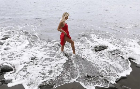 Картинка beach, ocean, model, gorgeous, red dress, beautiful face, blonde beauty, barefoot girl