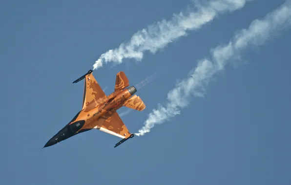Картинка небо, самолет, дым, истребитель, вираж, F-16 AM, нидерланды
