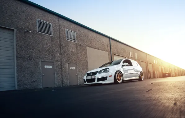 Картинка white, golf, stance, mk5, Volkswagtn