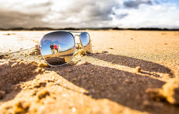 Песок, пляж, облака, маяк, тень, собака, зеркало, очки