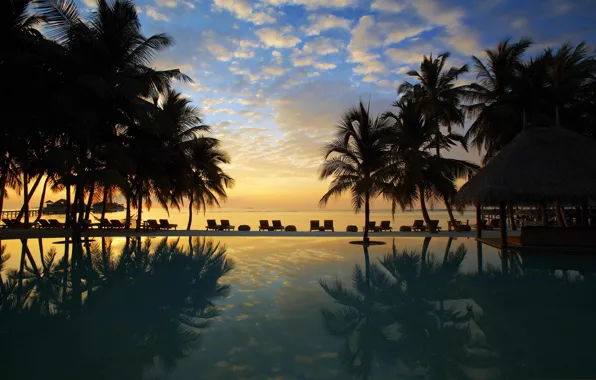 Пляж, закат, пальмы, океан, вечер, бассейн, Maldives, Gili Lankanfushi Resort