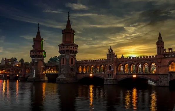 Картинка мост, город, река, вечер, Германия, освещение, башни, Берлин