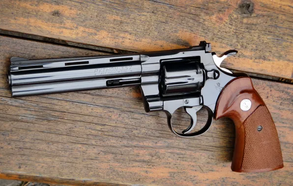 Картинка доски, револьвер, Colt Python