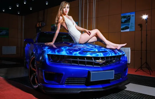 Авто, взгляд, Chevrolet, азиатка, Эротика, красивая девушка, на капоте
