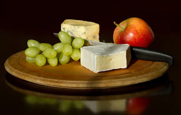 Яблоко, сыр, виноград, нож, натюрморт