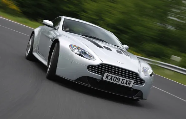 Картинка Aston Martin, Vantage, поворот, астон мартин, V12, в12, вантаж