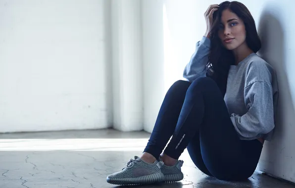 Картинка girl, beautiful, model, leggings, long-haired, sneakers